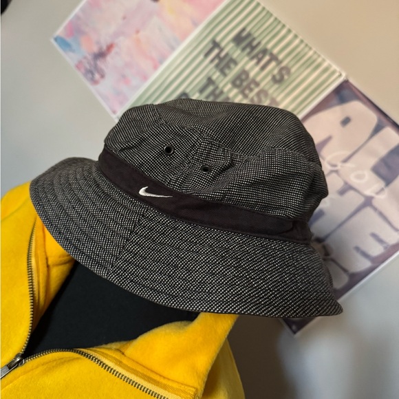 Nike Other - VTG Nike Black and White Bucket Hat
